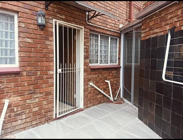 2 BEDROOM COMPLEX FOR SALE IN FREEWAY PARK